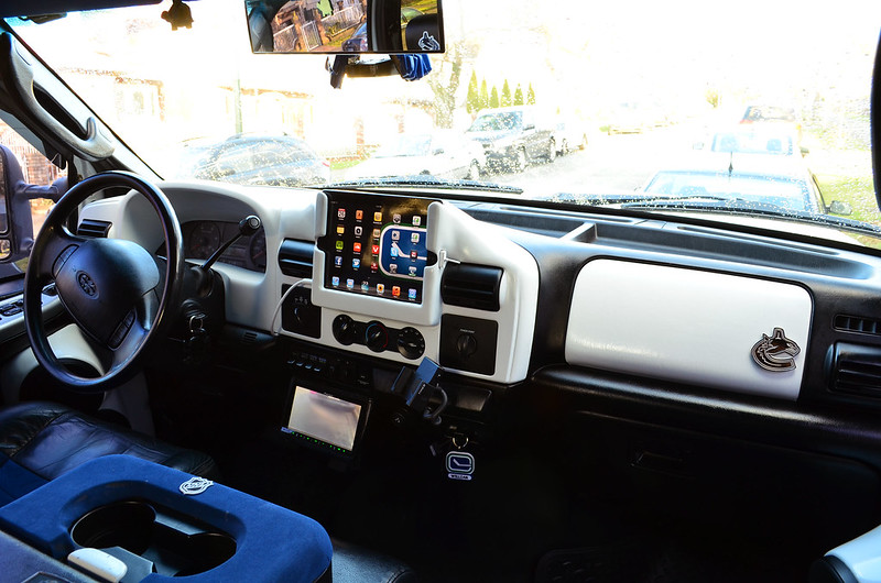 iPad Dash Mounts and Cradles For Front Seat and Driver Use