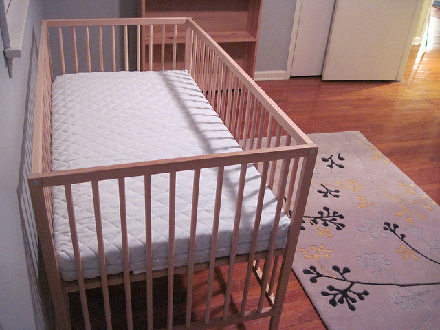 Picking the Best Organic Crib Mattress for Your New Baby